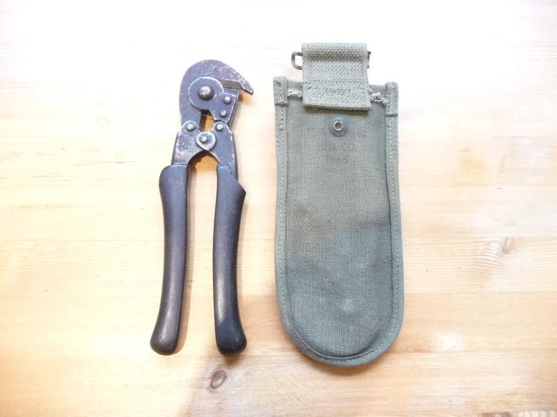 USA WW2 WIRE CUTTERS & POUCH — image 2