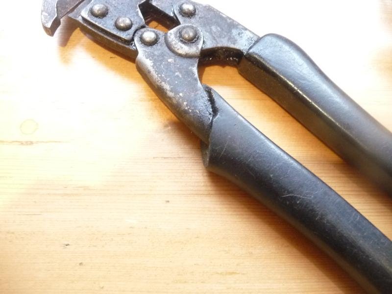 USA WW2 WIRE CUTTERS & POUCH — image 5