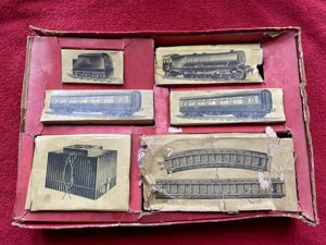 Scarce Boxed Vintage ROVEX “00” Gauge Electric Train Set c1950