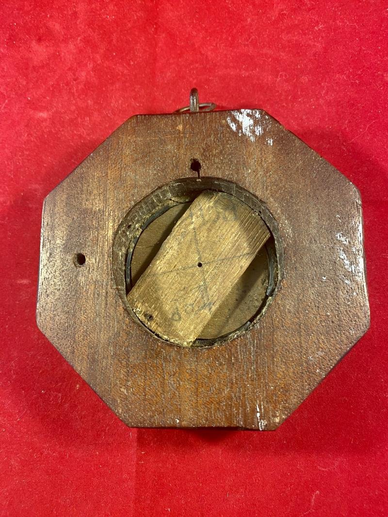 Small WW1 Carved Oak Picture Frame with Photo of British Soldier — image 10