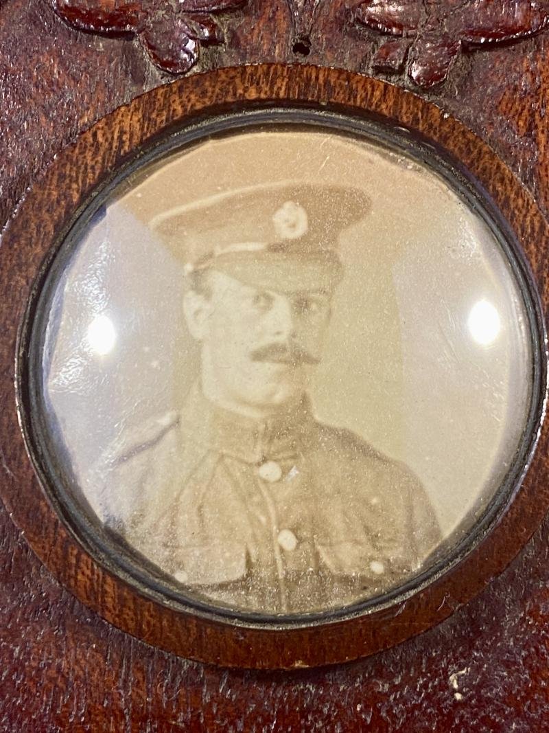 Small WW1 Carved Oak Picture Frame with Photo of British Soldier — image 4