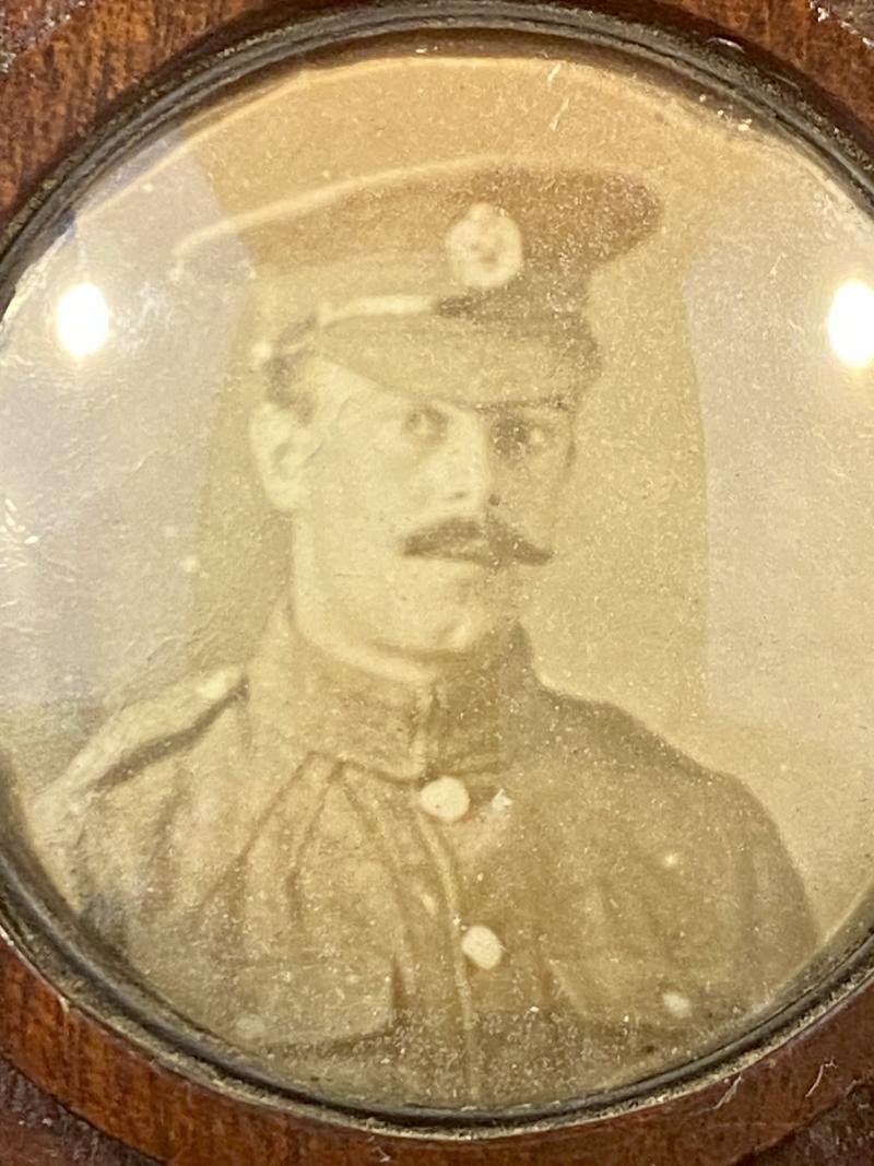 Small WW1 Carved Oak Picture Frame with Photo of British Soldier — image 5