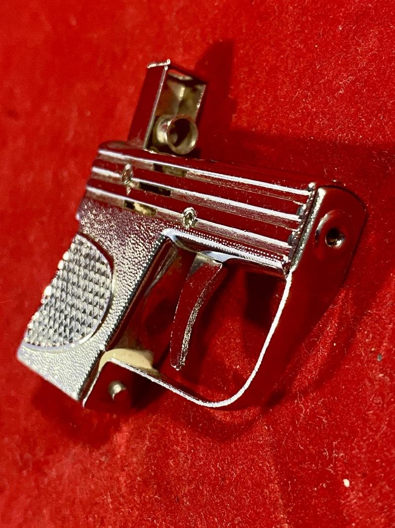 MINT Vintage Japanese Chrome Plated PISTOL Shaped Petrol Lighter with Box — image 8