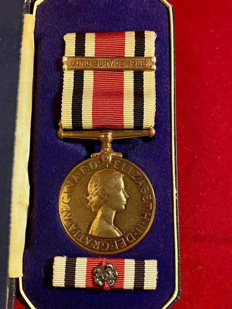 Elizabeth II - Special Constabulary Long Service Medal with 1985 Bar, Rosette Ribbon Bar and Case to JAMES H. GRITT — image 2