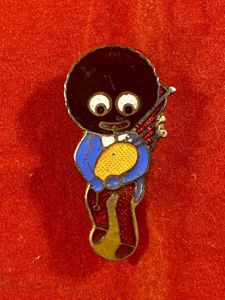 Robertsons White Waistcoat Golly Bagpiper Advertising Badge by REV GOMM