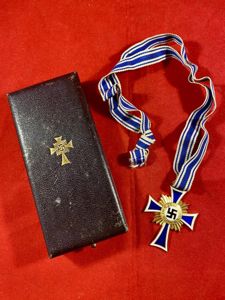 Cased WW2 German Mother's Cross in Gold by Wilhelm Deumer …