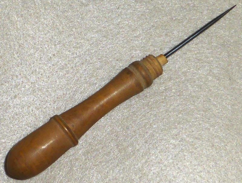 French WWI Military Issue Treen Etui Necessaire Needle Holder/Sewing Kit — image 5