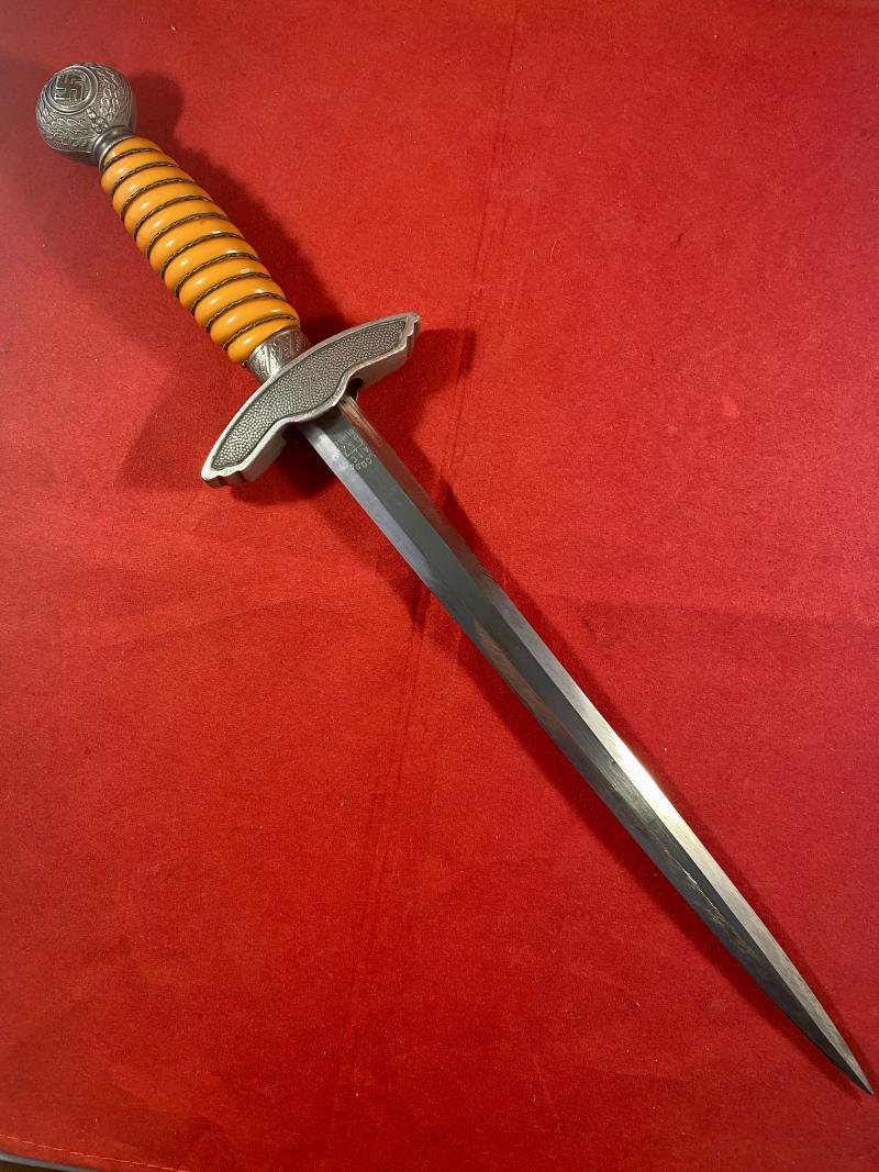 WW2 German 2nd Model Luftwaffe Dagger by ALCOSO with Beautiful Dark Orange Grip — image 7