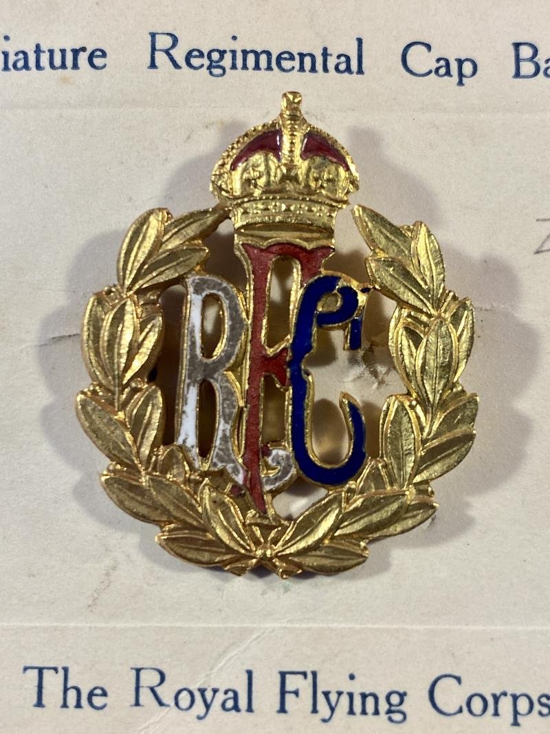 Gilt Metal and Enamel - WW1 Royal Flying Corps (RFC) Miniature Regimental Cap Badge on Original Card — image 2