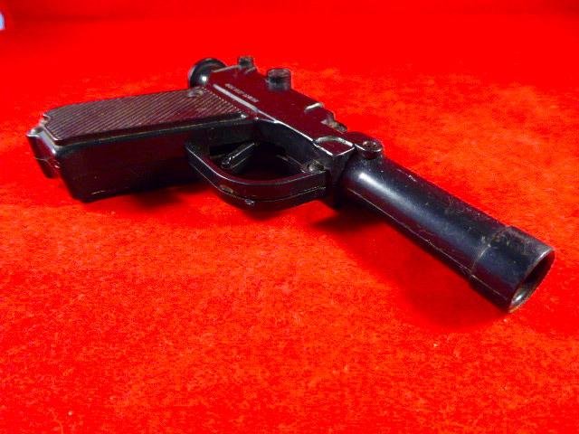 Vintage Toy Luger Shaped Cork Firing Plastic Gun circa 1950 — image 5