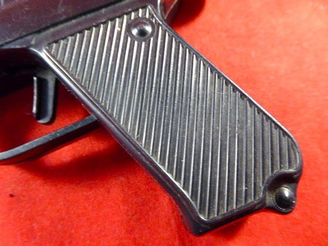 Vintage Toy Luger Shaped Cork Firing Plastic Gun circa 1950 — image 8