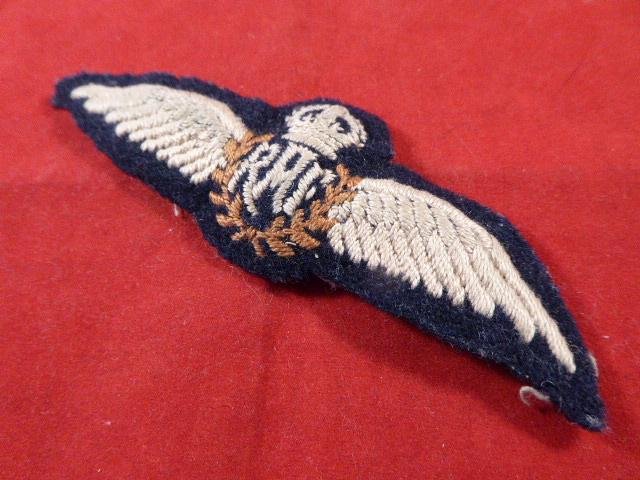 Genuine WW2 RAF Padded Cloth Pilots Wings Badge — image 3