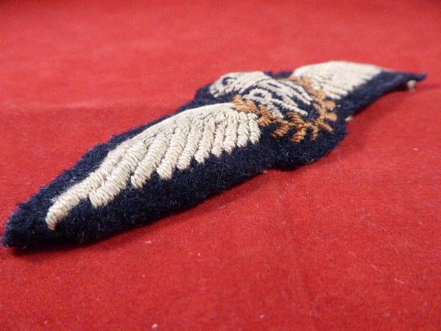 Genuine WW2 RAF Padded Cloth Pilots Wings Badge — image 4