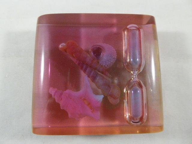 Vintage Hourglass Egg Timer with Seashells Encased in clear Pink Lucite — image 2