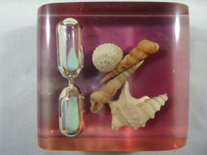 Vintage Hourglass Egg Timer with Seashells Encased in clear Pink …