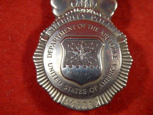 Vintage Obsolete US Air Force Security Police (AFSP) Badge - Miniature Size - Badge No. A45882 — image 4