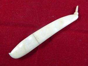 Antique Victorian Finely Carved 'Pea Pod' Needle Case circa 1880