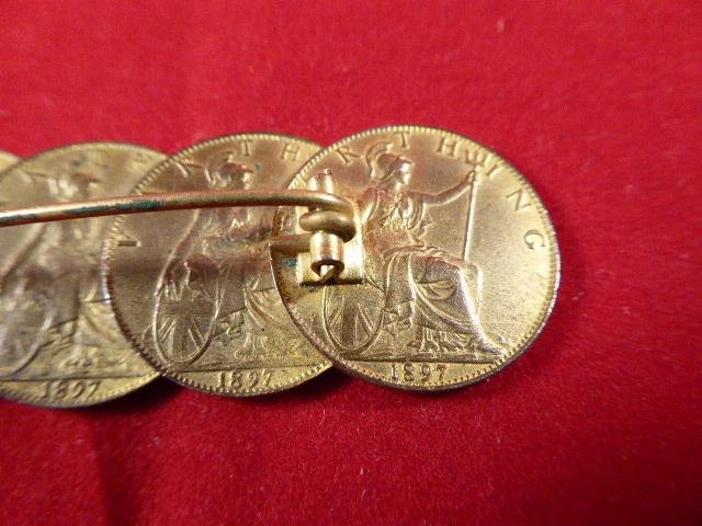 Antique Queen Victoria Diamond Jubilee Gilt Brooch made from 4 x 1897 Farthings — image 3