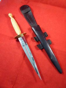 Commemorative FS Style Knife and Leather Sheath by Franklin Mint …