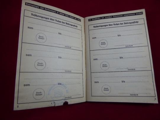 Original WW2 DAF (Deutsche Arbeitsfront) German Workers Syndicate Members ID Book to Anton Kreissl – 1940 to 1945 — image 3