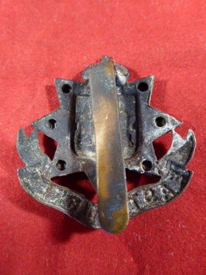 Original British Army Kings Crown East Surrey Regiment Cap Badge. — image 2