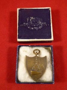 Royal Navy H.M.S. KENT (54) Bronze Prize Medallion for Billiards …