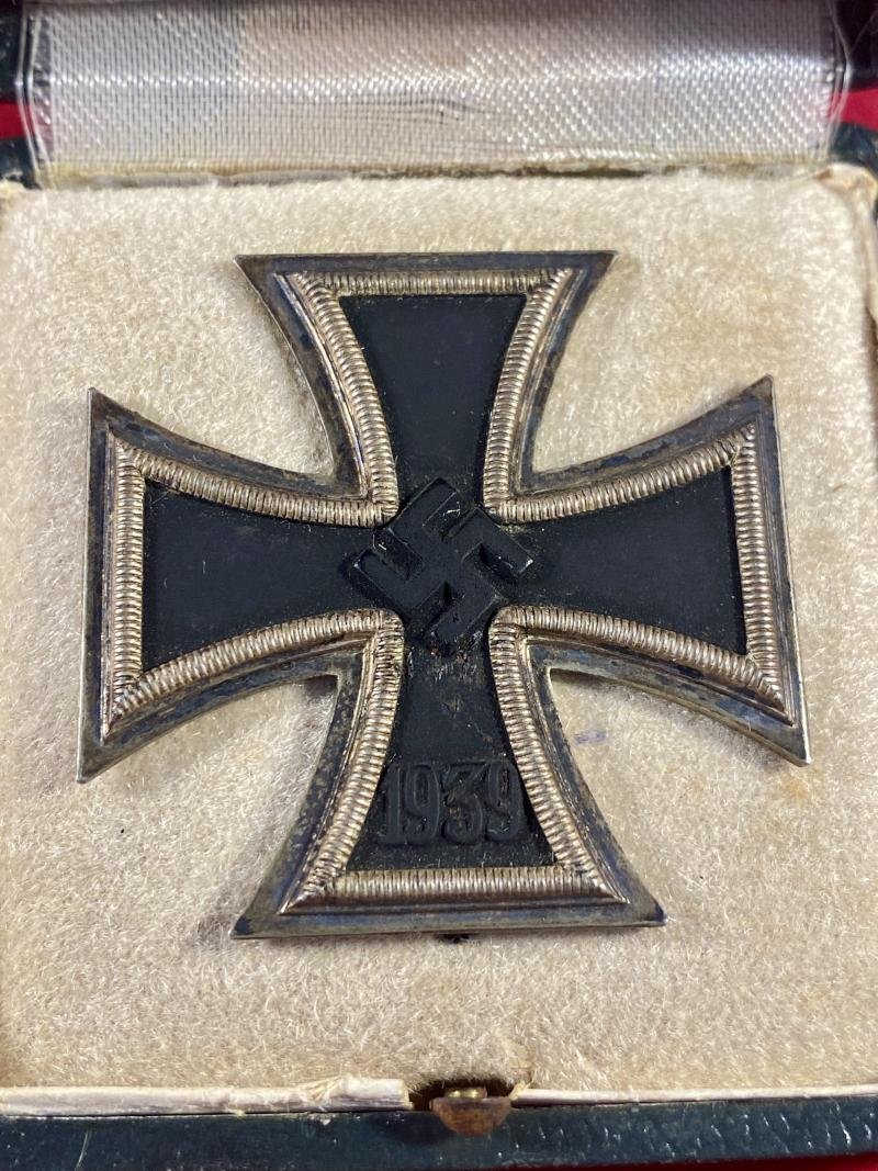 Fine Original German WW2 1939 Iron Cross 1st Class by '65' Klein & Quenzer with Green Award Case — image 4
