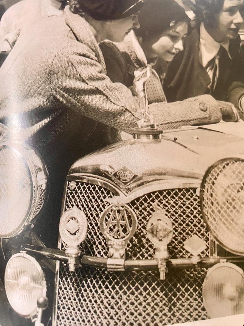 Fine RAC 'Type 6' Car Badge with Bar Mount Clamp Fitting - 1932 to 1937 — image 10