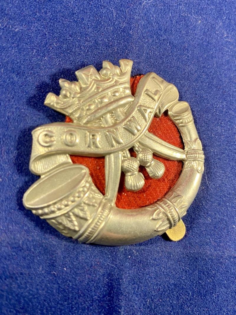 Duke of Cornwall Light Infantry, DCLI Cap Badge with Red Felt Backing — image 2