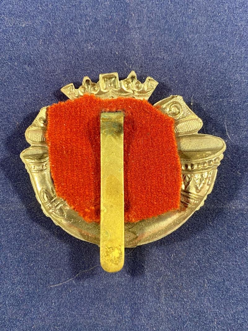 Duke of Cornwall Light Infantry, DCLI Cap Badge with Red Felt Backing — image 4