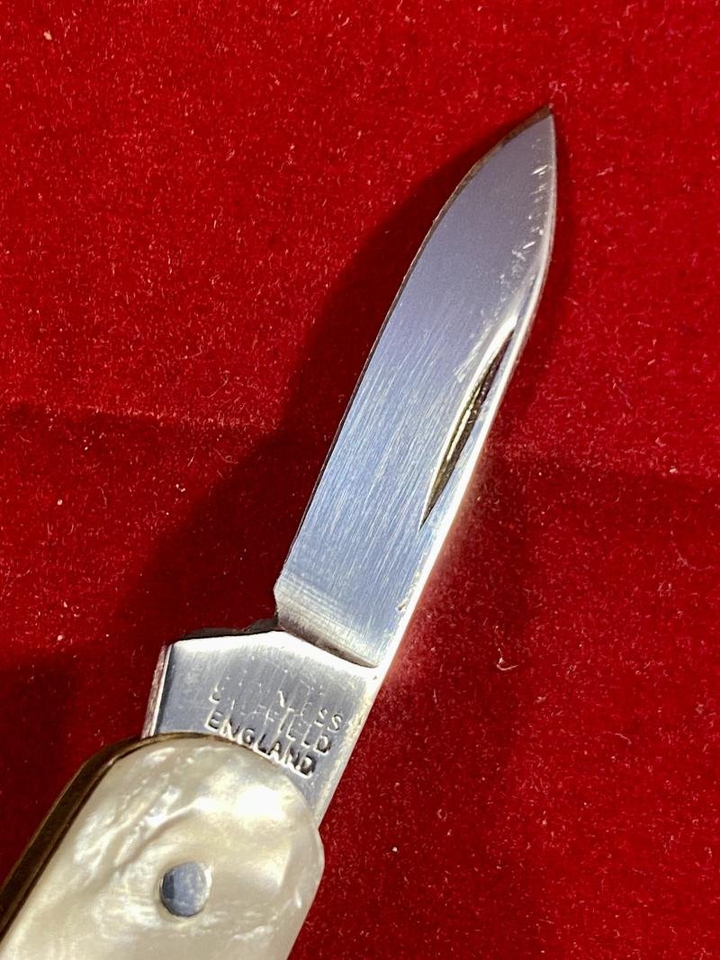 Fine Quality Vintage Double-Bladed Mother of Pearl Penknife made in Sheffield c1930 — image 5