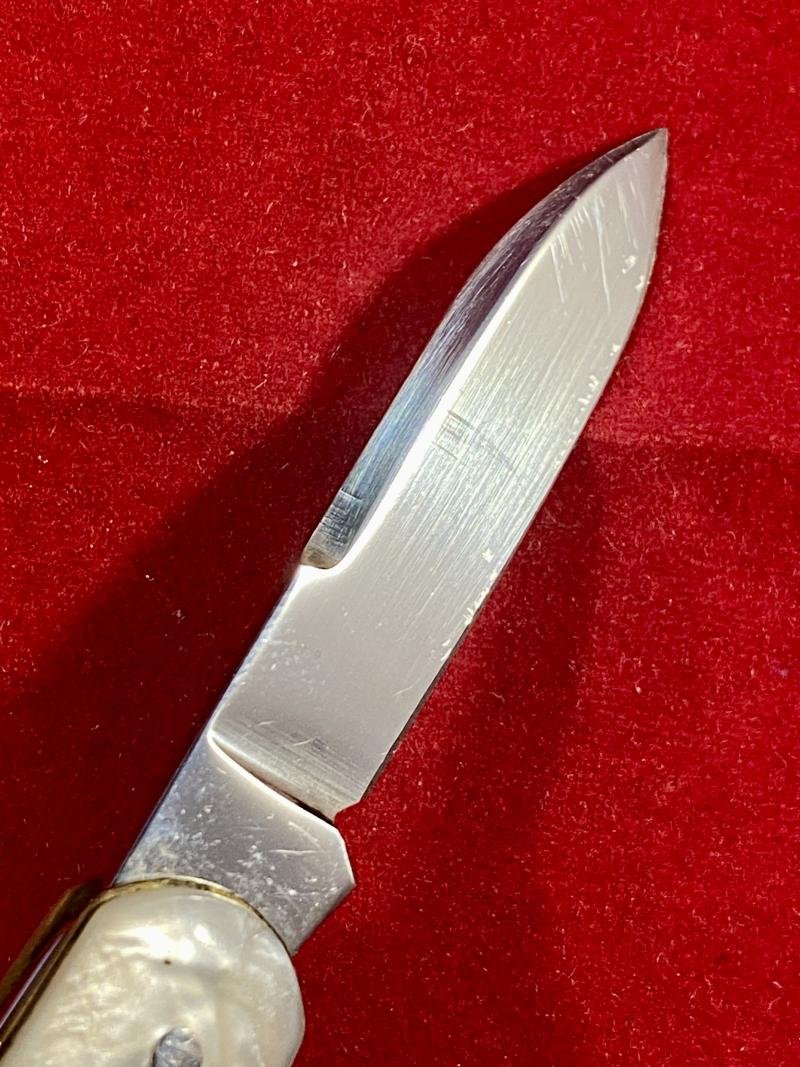 Fine Quality Vintage Double-Bladed Mother of Pearl Penknife made in Sheffield c1930 — image 6