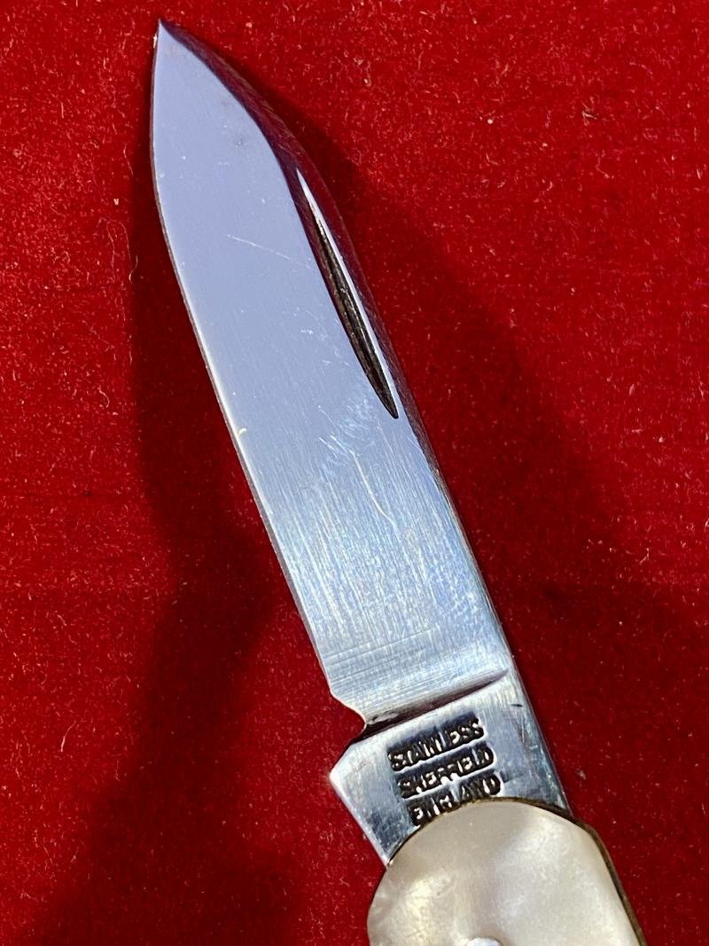 Fine Quality Vintage Double-Bladed Mother of Pearl Penknife made in Sheffield c1930 — image 7