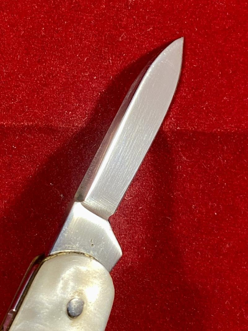 Fine Quality Vintage Double-Bladed Mother of Pearl Penknife made in Sheffield c1930 — image 8