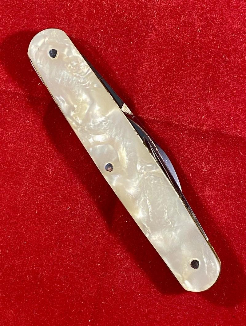 Fine Quality Vintage Double-Bladed Mother of Pearl Penknife made in Sheffield c1930 — image 9