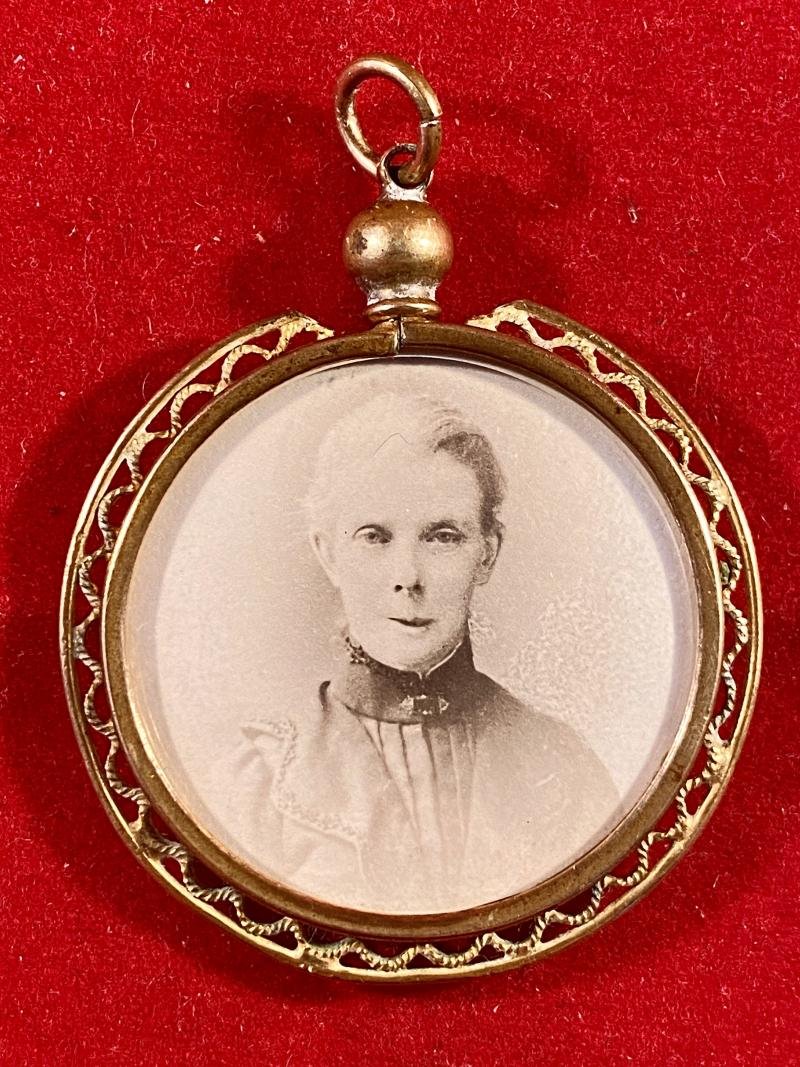 Antique Victorian Glazed Double Sided Photo Pendant with Pierced Gilt Brass Circular Frame. — image 2