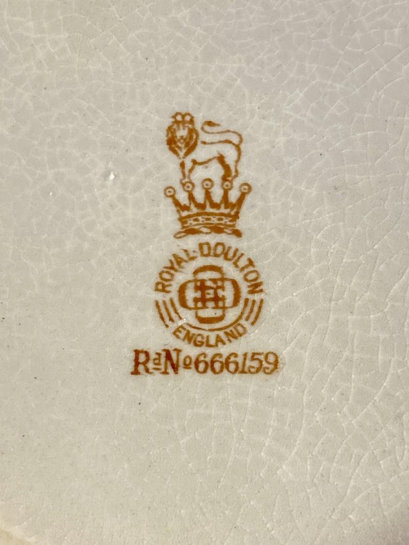 WW1 1919 Victory & Peace Commemorative China Mug by Royal Doulton — image 7