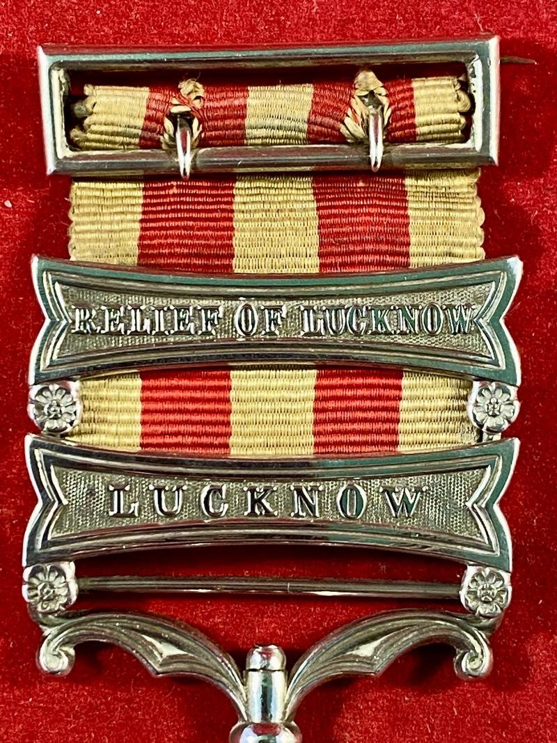Indian Mutiny Medal 1857-59 with 2 Clasps - RELIEF OF LUCKNOW & LUCKNOW and Silver Mounting Buckle - Awarded to Lieutenant John Hunter - 78th Highlanders — image 3