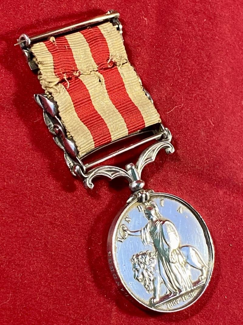 Indian Mutiny Medal 1857-59 with 2 Clasps - RELIEF OF LUCKNOW & LUCKNOW and Silver Mounting Buckle - Awarded to Lieutenant John Hunter - 78th Highlanders — image 8