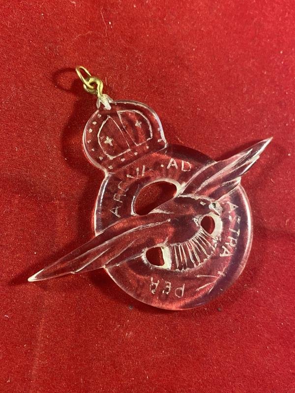 Impressive WW2 Period Perspex RAF Cap Badge Style Sweetheart Pendant — image 3
