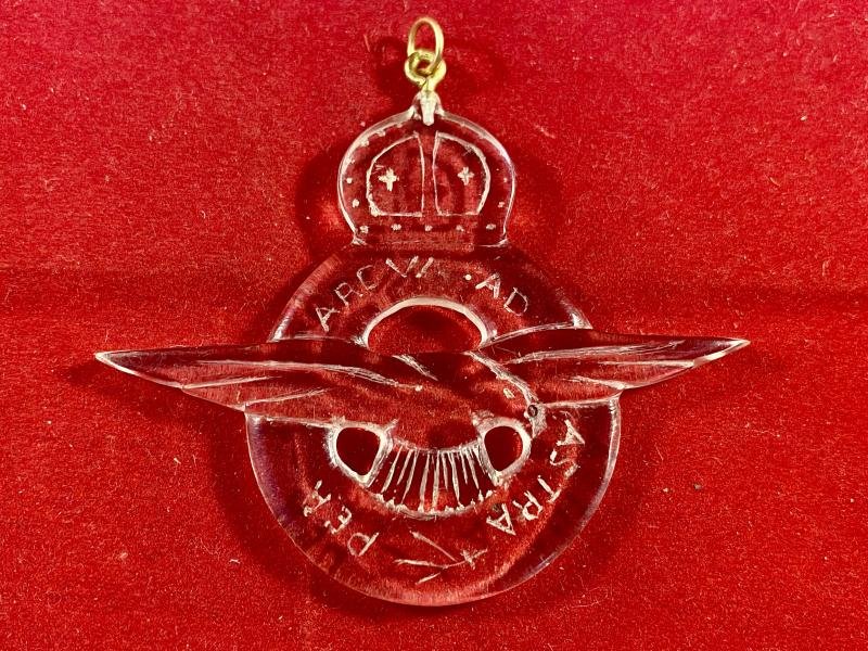 Impressive WW2 Period Perspex RAF Cap Badge Style Sweetheart Pendant — image 4