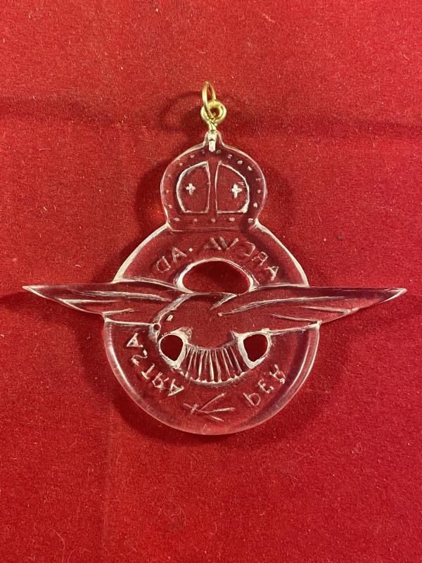 Impressive WW2 Period Perspex RAF Cap Badge Style Sweetheart Pendant — image 6