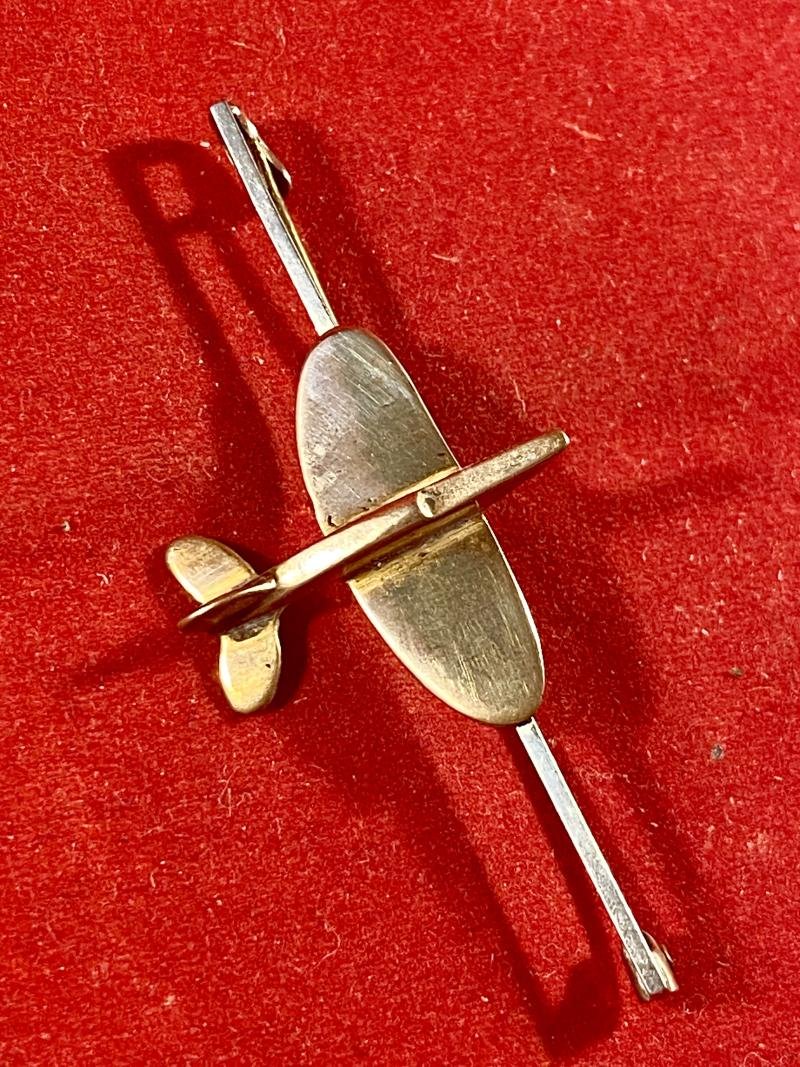Unusual Original WW2 Copper 'Trench Art' RAF Spitfire Long Bar Sweetheart Brooch — image 3