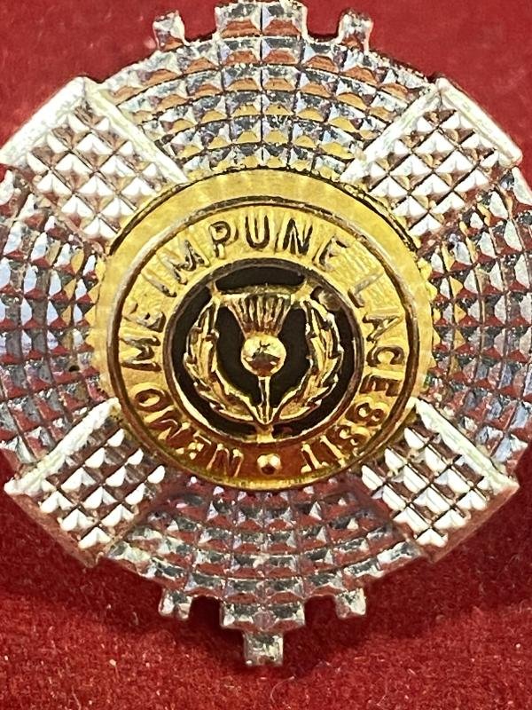 Sterling Silver British Army Officer's Scot's Guards Small Pattern Cap Badge — image 3