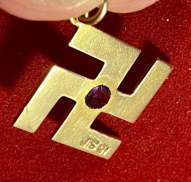 Rare Antique Victorian or Edwardian 15ct Gold Swastika Pendant set with an Amethyst Stone — image 10