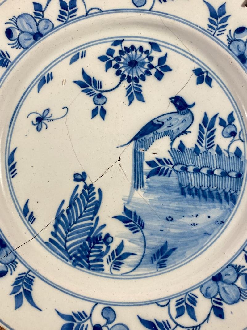 Antique Mid 18th Century 'Chinoiserie' Delftware Plate Depicting a Bird and Flowers c1750 — image 2