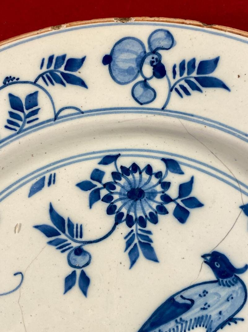 Antique Mid 18th Century 'Chinoiserie' Delftware Plate Depicting a Bird and Flowers c1750 — image 6