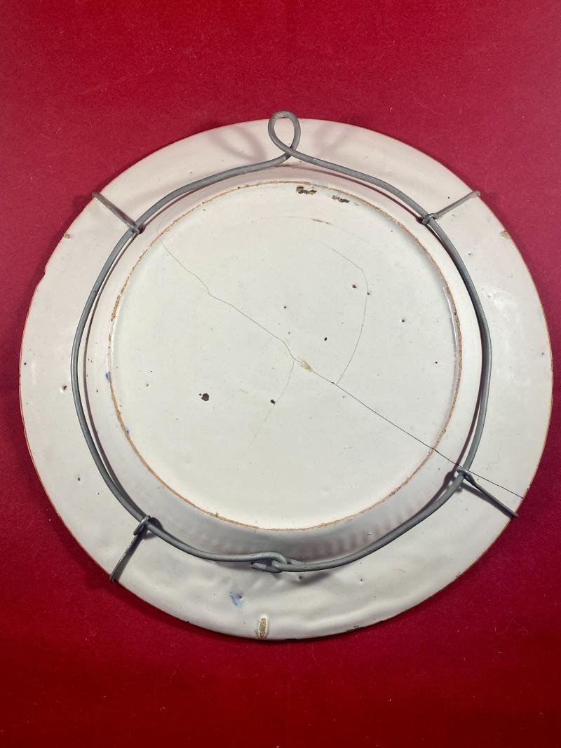 Antique Mid 18th Century 'Chinoiserie' Delftware Plate Depicting a Bird and Flowers c1750 — image 9