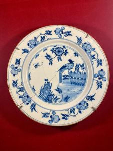 Antique Mid 18th Century 'Chinoiserie' Delftware Plate Depicting a Bird …