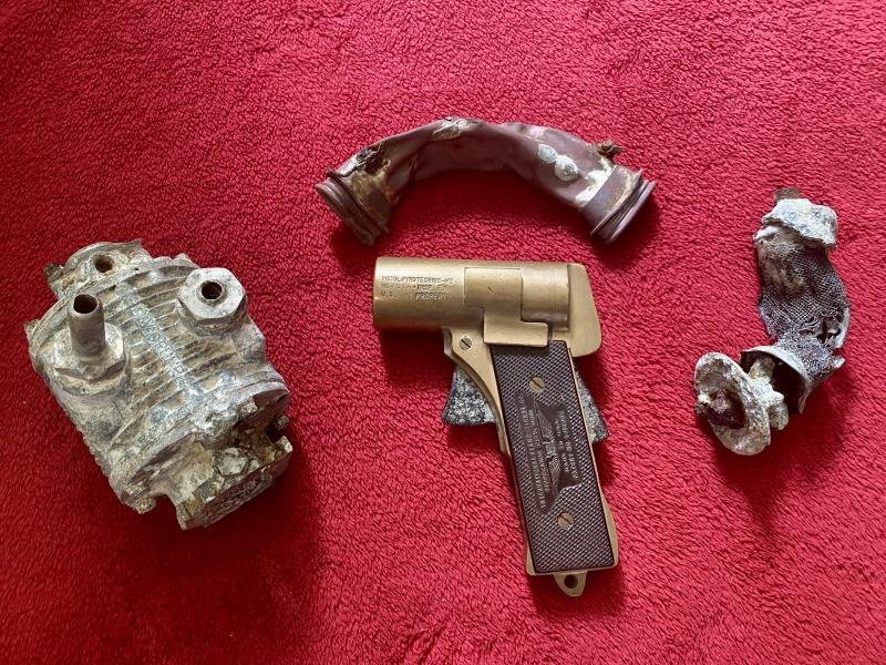 Recovered Parts from a Crashed WW2 USAAF Mosquito Mk XVI NS638 including the USA Flare Gun - Pistol Pyrotechnic M2 — image 2